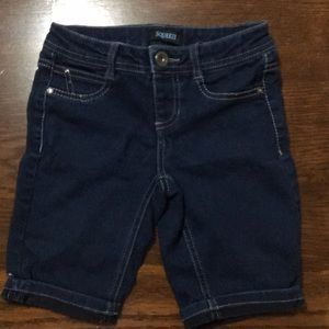 Girls size 8 denim shorts. Squeeze brand.